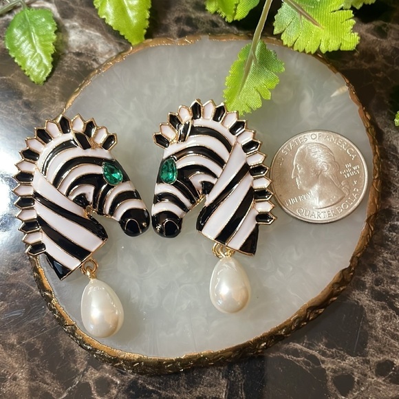 Zara Enamel Pearl Zebra Earrings - Picture 11 of 17